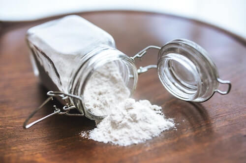 Benefits of Sprinkling Baking Soda on Carpet